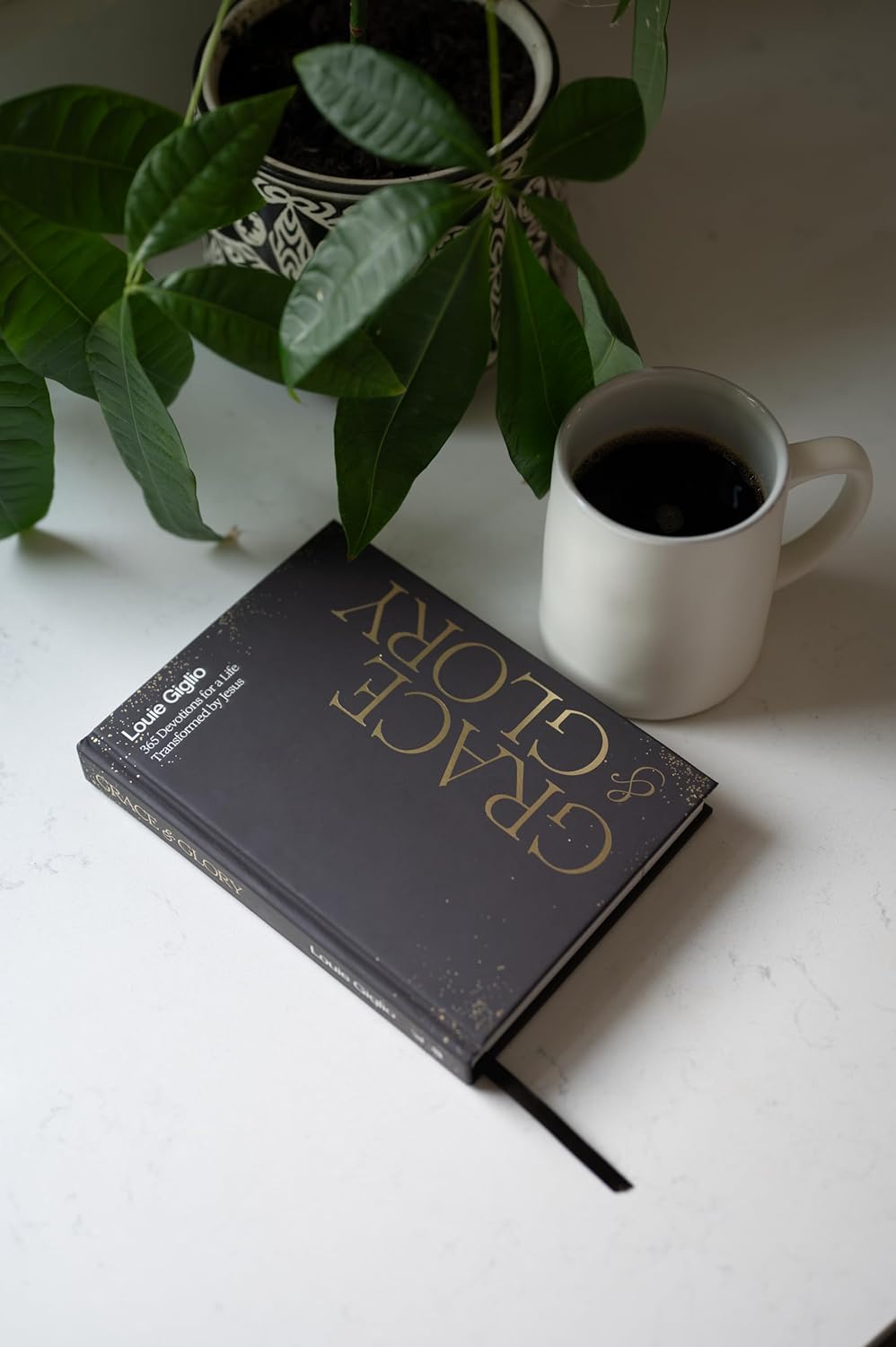 Grace and Glory: 365 Devotions for a Life Transformed by Jesus (A 365-Day Devotional)