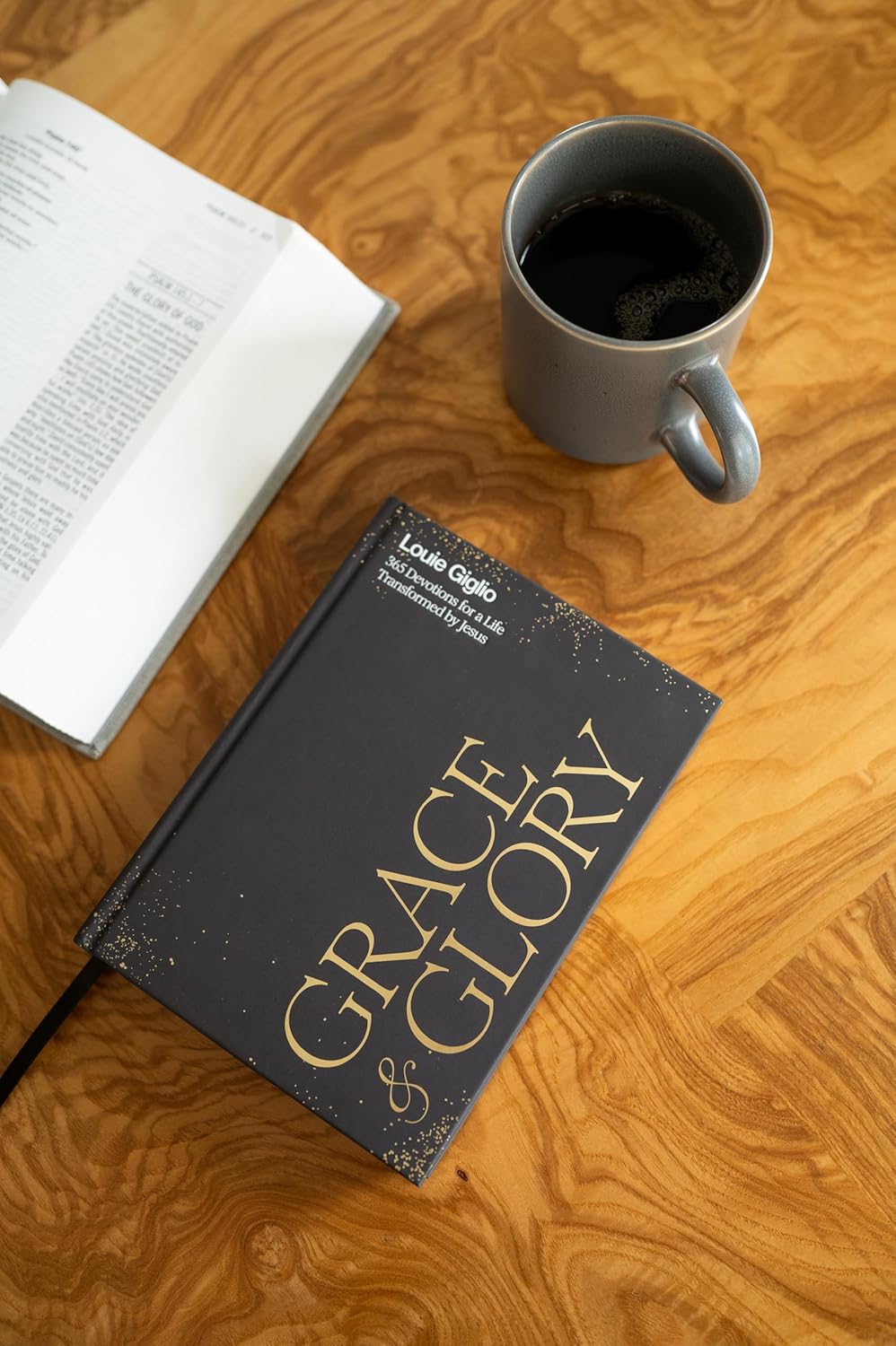Grace and Glory: 365 Devotions for a Life Transformed by Jesus (A 365-Day Devotional)