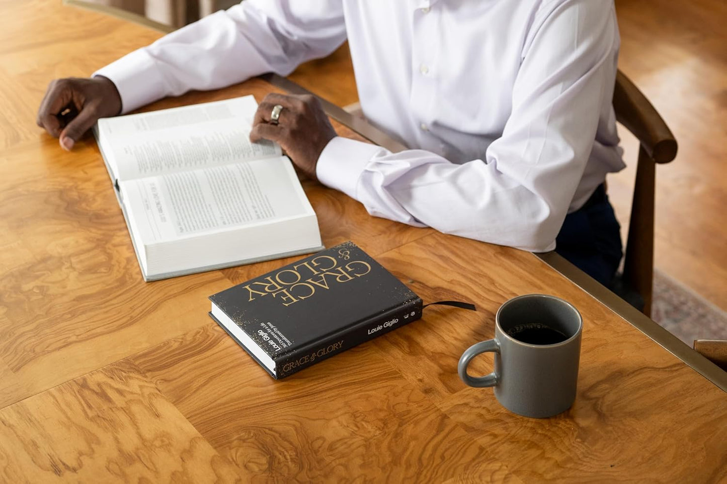 Grace and Glory: 365 Devotions for a Life Transformed by Jesus (A 365-Day Devotional)